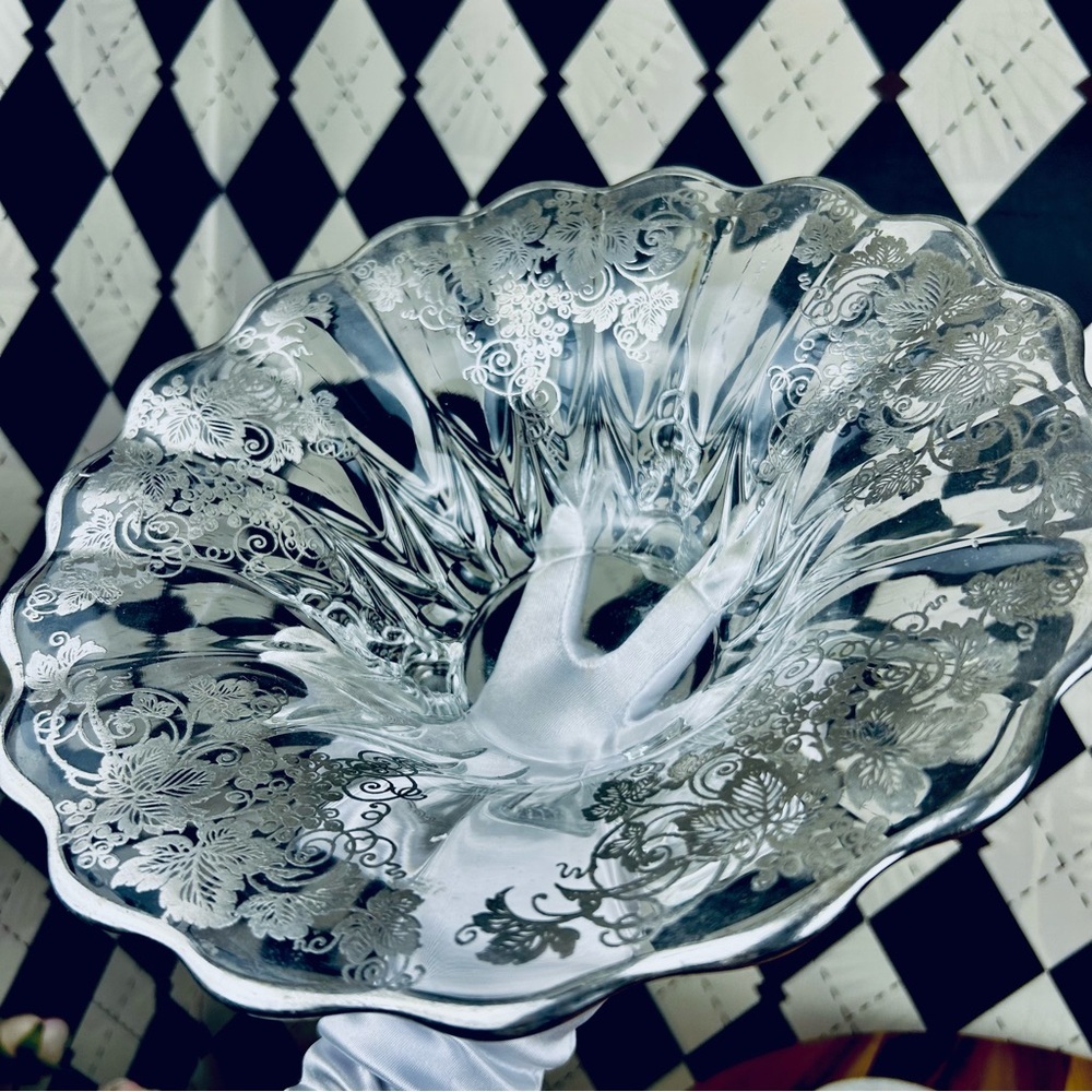 Footed Centerpiece Bowl Glass Silver Overlay Floral Vintage Luxury Elegance‎